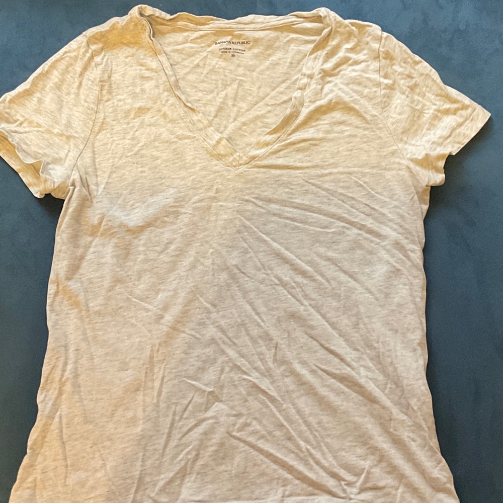 Banana Republic Light Gray V-Neck Tee